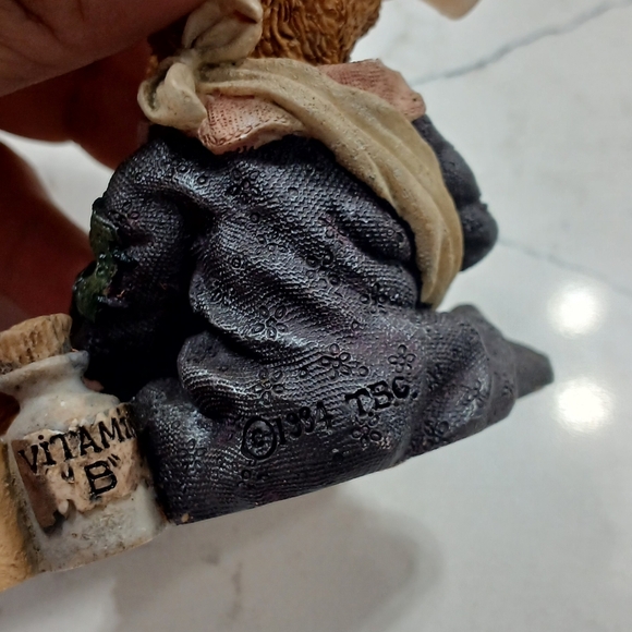 Boyds Bears and Friends, Bailey's poor , it has a little broken piece as shown. - Picture 2 of 4